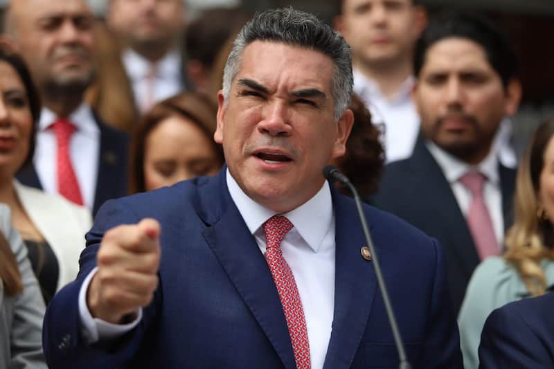CIUDAD DE MÉXICO, 16JUNIO2025.- Alejandro Moreno, dirigente nacional del PRI, durante la conferencia de prensa que ofreció en las instalaciones del INE luego de que presentara una denuncia para que se invaliden las elecciones judiciales. Imágen