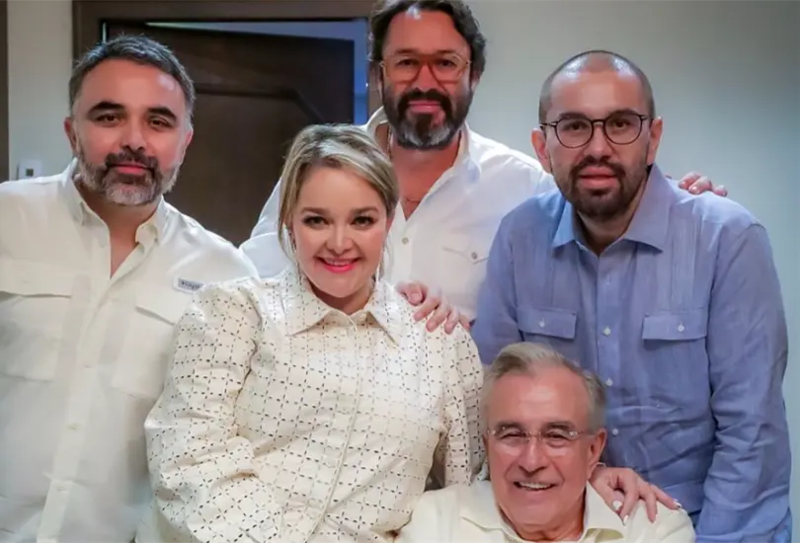 Rubén Rocha Moya y sus hijos