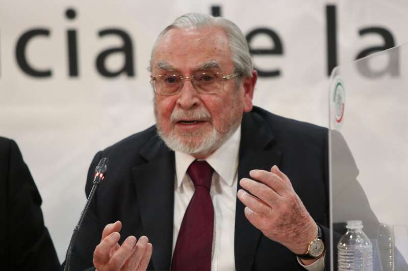 Bernardo Bátiz durante su comparecencia en el Senado de la República Bernardo Bátiz durante su comparecencia en el Senado de la República