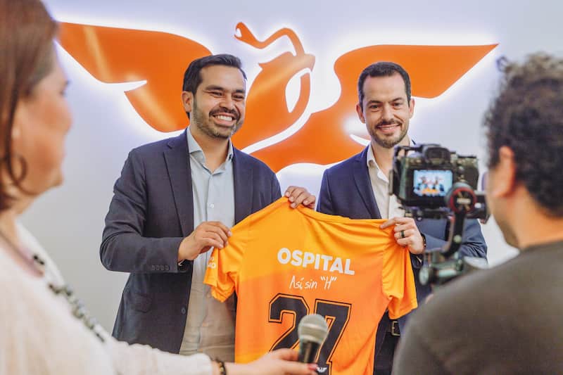 Jorge Álvarez Máynez y Paul Ospital. Ospital se incorporará a la bancada de MC en el Congreso de Querétaro.