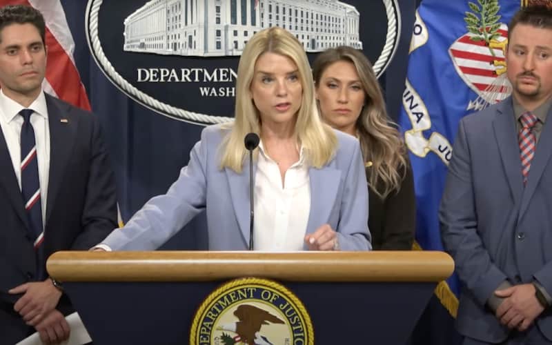 La fiscal refrendó su compromiso de no hacer negociaciones con criminales Conferencia de prensa de la fiscal general de EUA, Pamela Bondi