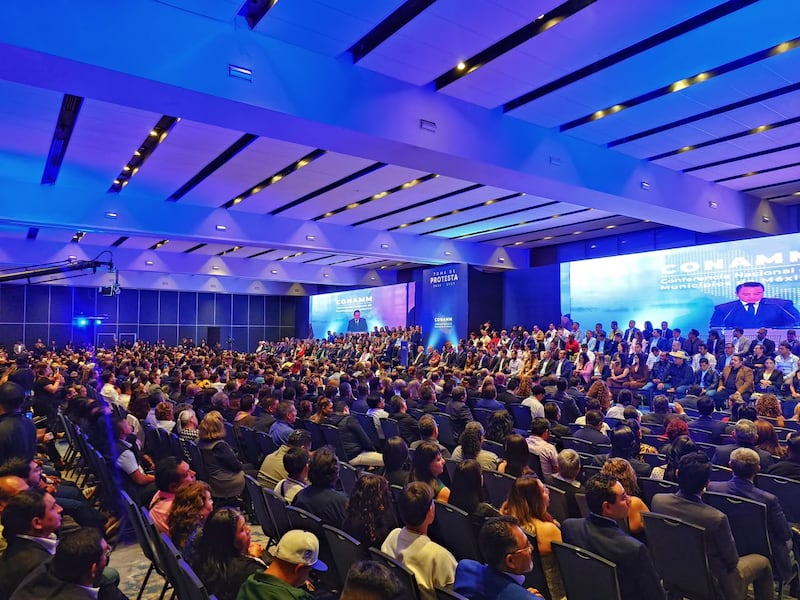 Janecarlo Lozano toma protesta como presidente de la CONAMM junto a Clara Brugada y alcaldes de México Evento CONAMM