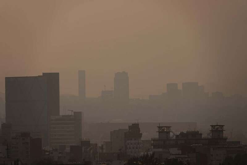 Se detectaron concentraciones de ozono en CDMX y Edomex. Vista de la Ciudad de México contaminada.