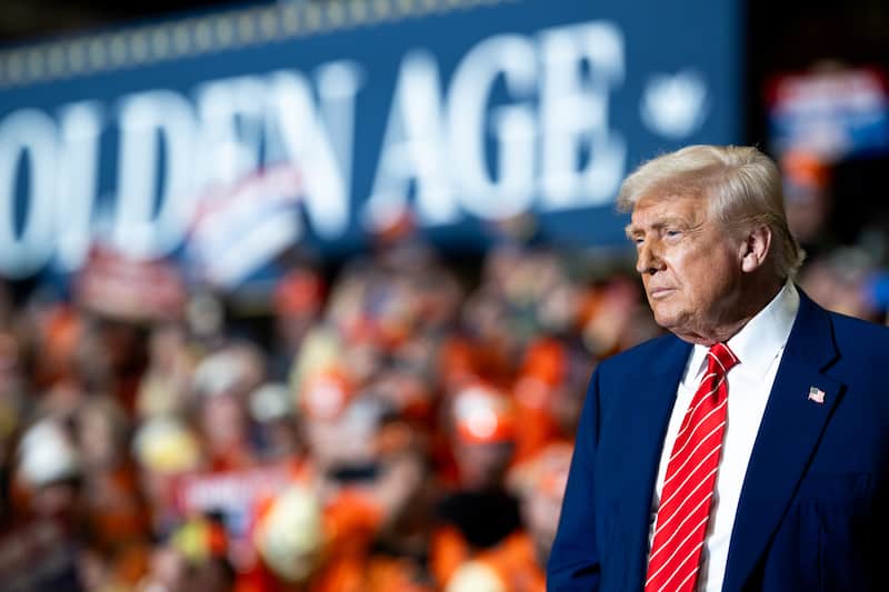 Donald Trump, presidente de Estados Unidos. Trump con un semblante serio durante un evento.