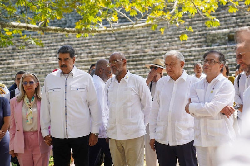 AMLO en compañía de presidentes latinoamericanos