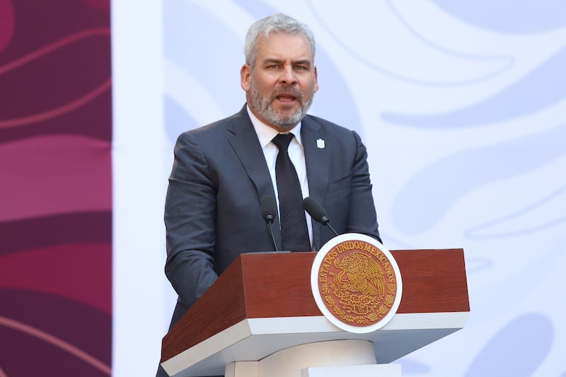 El gobernador de Michoacán señaló que no se descarta ninguna línea de investigación en el crimen Alfredo Ramírez Bedolla