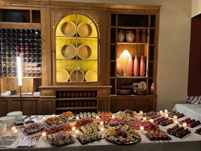 Restaurante Ubani Midtown El restaurante Ubani Midtown es donde más gente guapa acude en Nueva York, de acuerdo con la IA