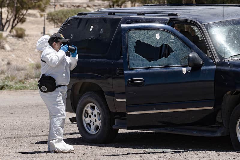 Violencia en México. Una camioneta baleada en La Rumorosa.