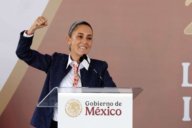 Claudia Sheinbaum, presidenta de México, encabezó la entrega de tarjetas de la Pensión Mujeres Bienestar. Más del 60% de mexicanos aprueba su gestión