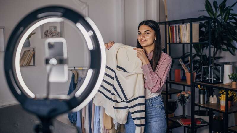 Alrededor de una cuarta parte de los usuarios adultos de redes sociales afirman que siguen a “influencers de moda, según Morning Consutl Influencers fashionistas usan rrss para crecer.