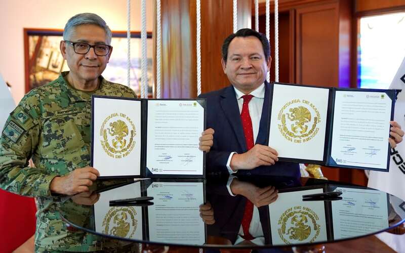 El gobernador de Yucatán, Joaquín Díaz Mena El convenio es para fortalecer la infraestructura marítima