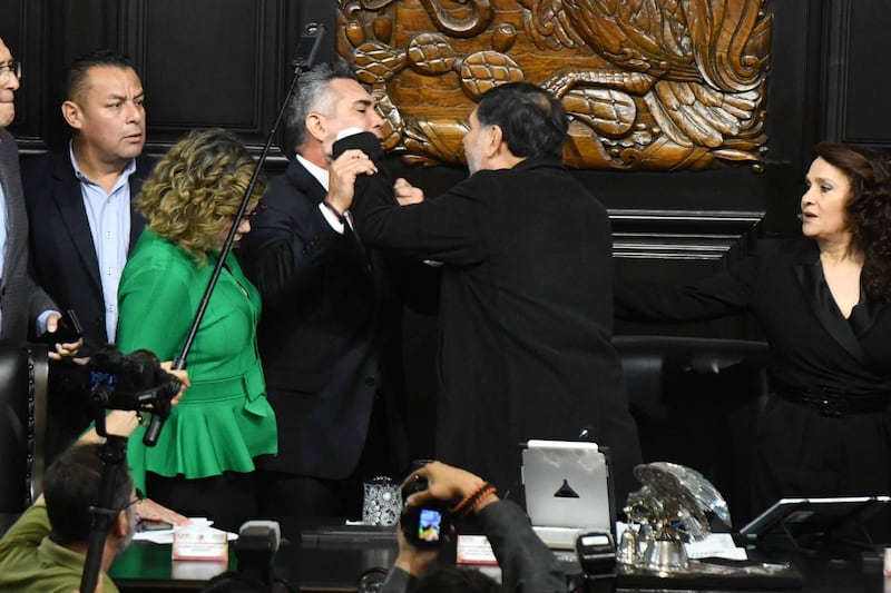 Pelea en el Senado
