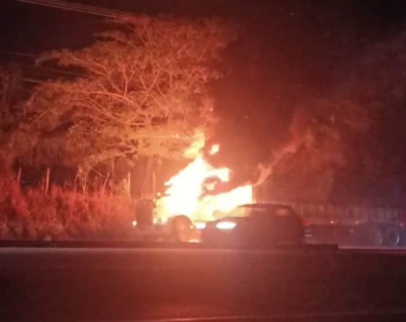 6 militares murieron tras la explosión de una "narcomina" durante un operativo entre los límites de Jalisco y Michoacán. 6 militares murieron tras la explosión de una "narcomina" durante un operativo entre los límites de Jalisco y Michoacán.