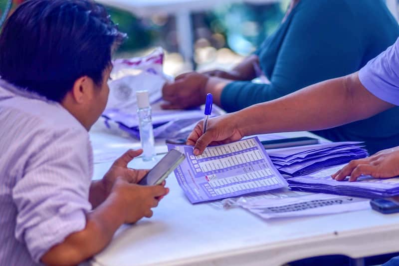 México mostró su desacuerdo ante las medidas de la OEA Personas en la casilla el pasado 1 de junio ejerciendo su derecho al voto