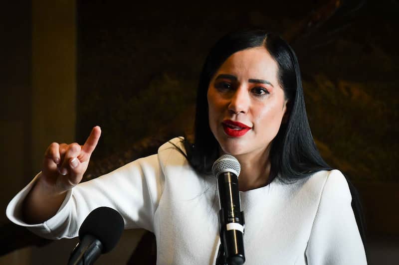 Sandra Cuevas adquirió un auto de miles de pesos y dijo que se lo dieron los Reyes Magos La exalcaldesa en una conferencia de prensa