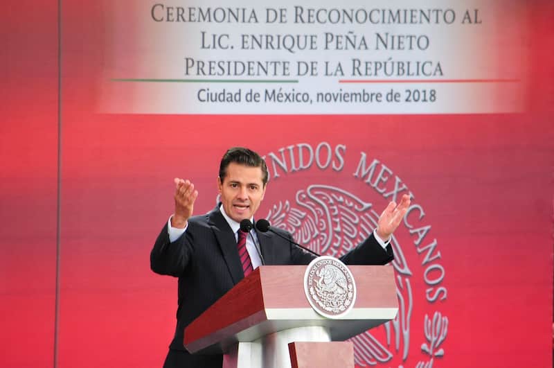 CIUDAD DE MÉXICO, 28NOVIEMBRE2018.- Enrique Peña Nieto, presidente de México, recibió un reconocimiento por parte del Estado Mayor Presidencial y las guardias presidenciales que encabeza el general Roberto Miranda, en el Campo Marte. Peña Nieto reconoció y agradeció al personal del Estado Mayor por la protección que le brindaron durante su sexenio el cual termina el próximo sábado. Imágen del expresidente Enrique Peña Nieto
