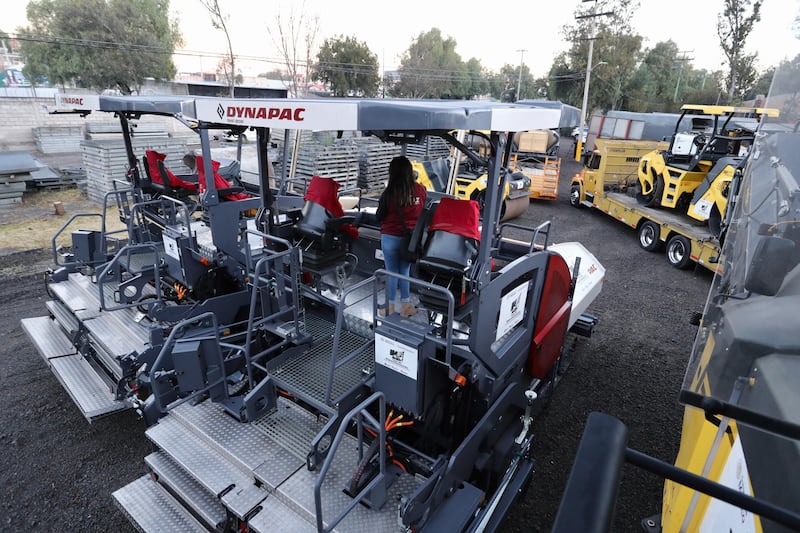 SICT entregó trenes de pavimentación en el Edomex SICT