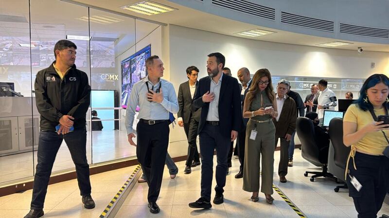 Alcalde de Bogotá visita el Metro de la CDMX