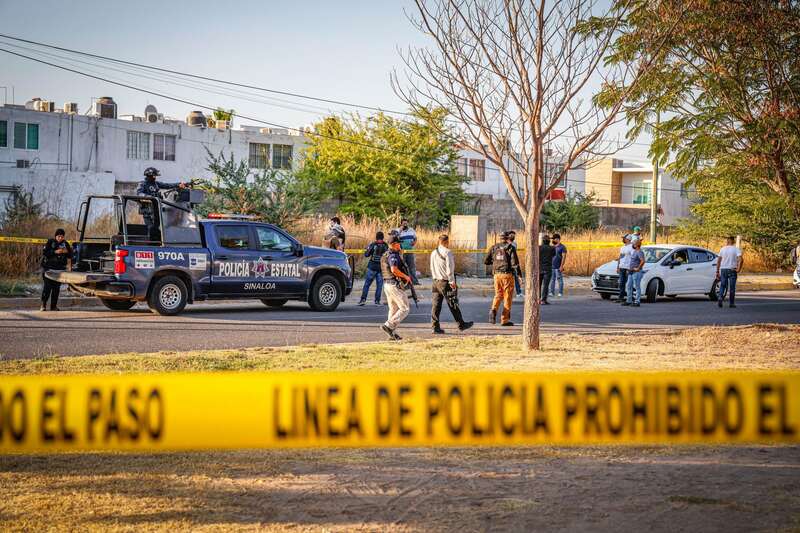 Se registró un ataque armado contra policías federales en Villas del Río, Culiacán.
El secretario de Seguridad y Protección Ciudadana (SSPC), Omar García Harfuch, llegó de inmediato al fraccionamiento Villas del Río