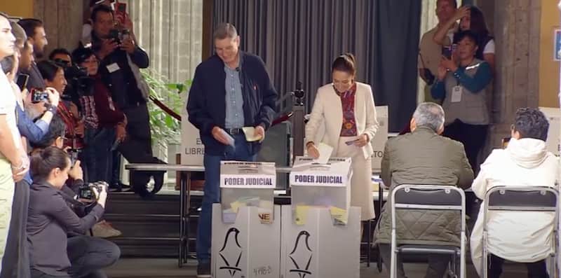 la mandataria deja sus boletas sheinbaum pardo vota afuera de palacio nacional