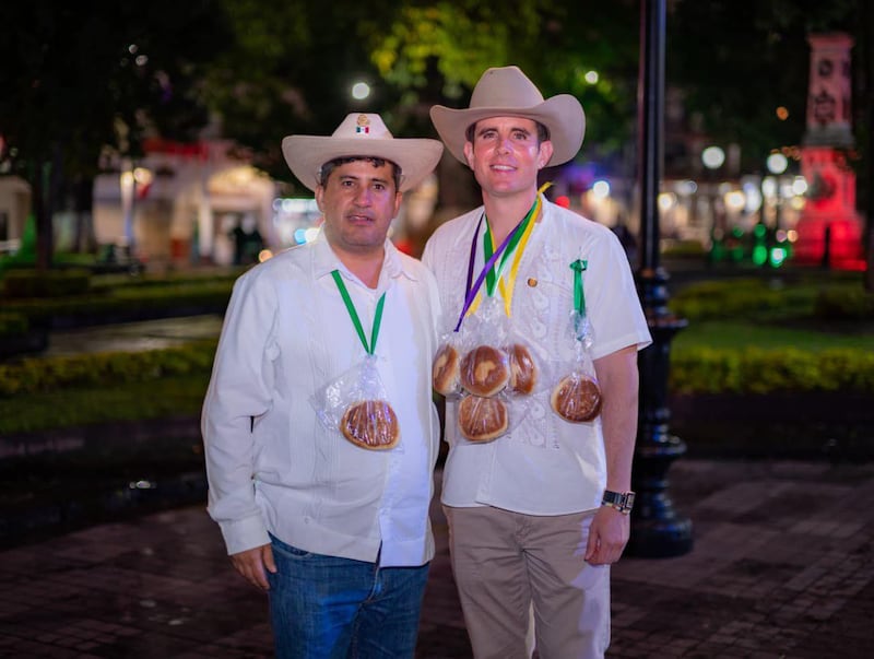 Carlos Bautista, legislador independiente del “Movimiento del Sombrero”, confirmó que su nombre y el de más líderes circulan en una lista tras el asesinato de Carlos Manzo, edil de Uruapan. Carlos Manzo y Carlos Bautista