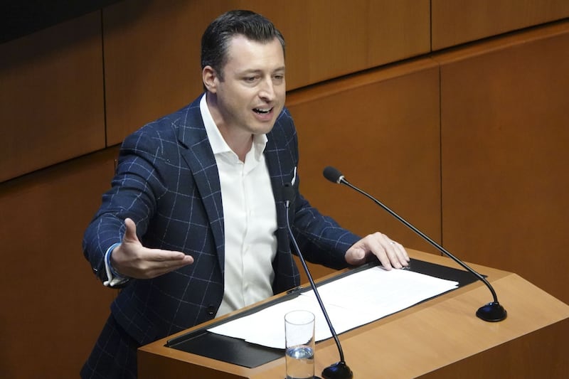 Luis Donaldo Colosio Riojas durante una sesión en el Senado Luis Donaldo Colosio Riojas