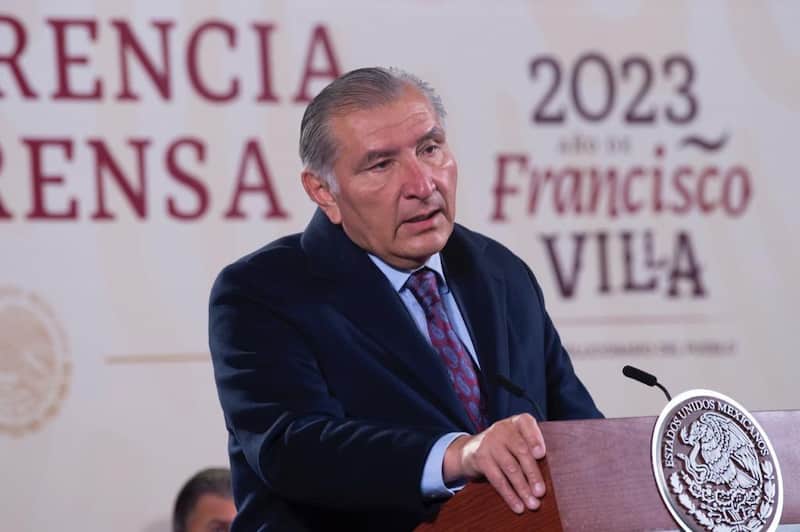 La presidenta de México señala que sería algo positivo que el senador de Morena dé su postura sobre el escándalo que lo rodea. Imágen de Adán Augusto López