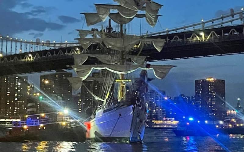 El velero chocó con el puente de Brooklyn El buque escuela Cuauhtémoc tras el accidente en Nueva York