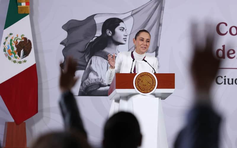 Claudia Sheinbaum Pardo, presidenta de México, encabezó la conferencia Mañanera del Pueblo en la que se presentó la sección Quién es Quién por parte de Profeco. De igual modo, la presidenta dió respuesta a las preguntas de las y los reporteros.
FOTO: GALO CAÑAS/CUARTOSCURO.COM Claudia Sheinbaum Pardo, presidenta de México, encabezó la conferencia Mañanera del Pueblo