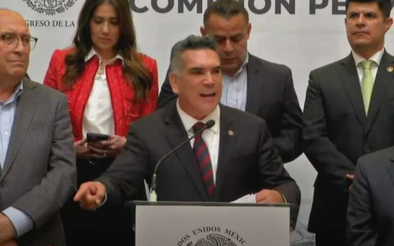 El dirigente ofreció una conferencia de prensa tras las agresiones en el Senado Alito Moreno, dirigente del PRI, en conferencia de prensa