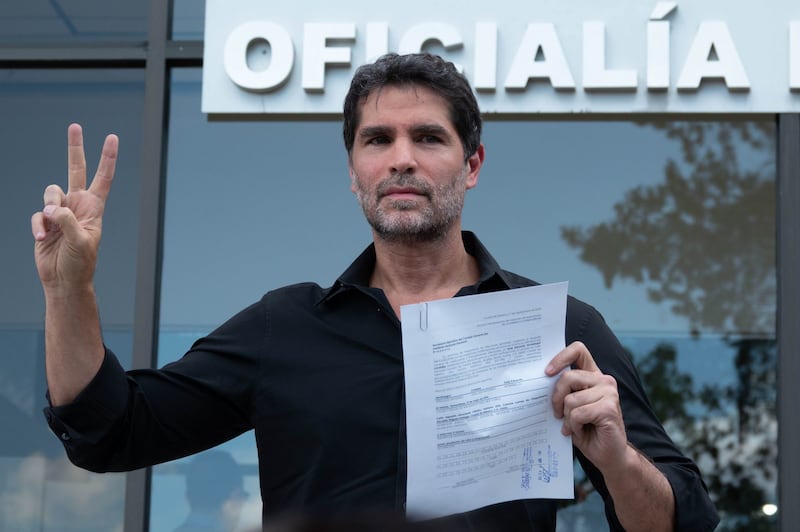 Verástegui celebra presentación de su organización política conservadora ante el INE para convertirse en partido político. Eduardo Verástegui, nuevo partido político