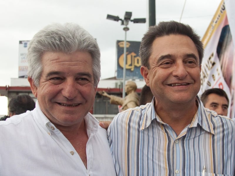 Hermanos de AMLO