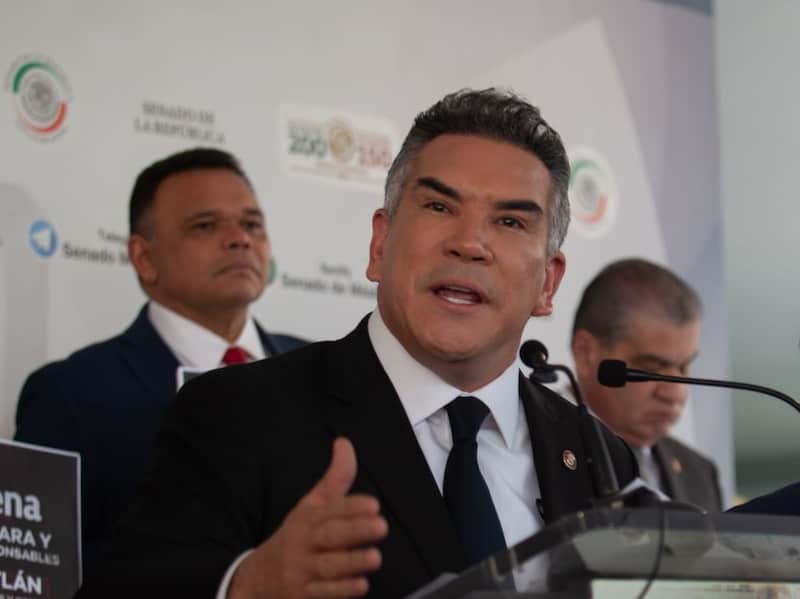 Encabezados por Alejandro Moreno, el grupo parlamentario del PRI realizó conferencia de prensa en la Cámara de senadores. Encabezados por Alejandro Moreno, el grupo parlamentario del PRI realizó conferencia de prensa en la Cámara de senadores.