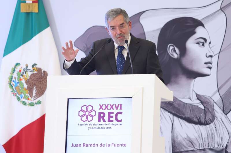 Juan Ramón de la Fuente, secretario de Relaciones Exteriores, dio el discurso de inauguración de la REC. El canciller anunció que los consulados mexicanos en EUA buscarán apoyar legalmente a los connacionales que se vean afectados por la deportaciones masivas ordenadas por Trump.