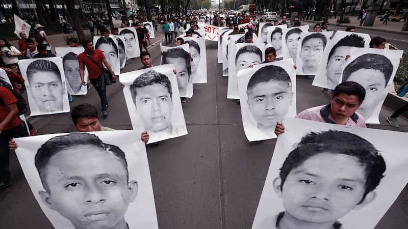 Marcha por los 43 normalistas de Ayotzinapa. Un juez liberó a un excomandante acusado de participar en la desaparición de los 43 normalistas de Ayotzinapa.