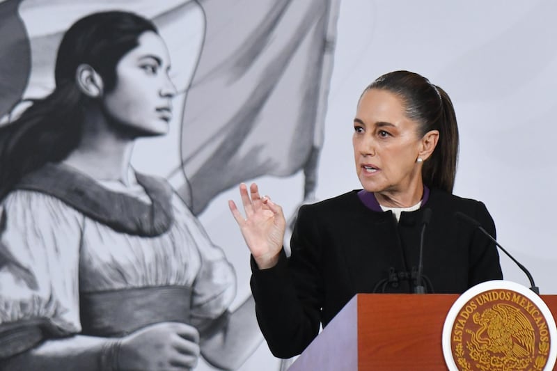 Claudia Sheinbaum, presidenta de México, durante su intervención en la conferencia matutina donde llamó la atención a diputados en el Congreso local en la que legisladoras llegaron a jaloneos y empujones. Claudia Sheinbaum, presidenta de México, durante su intervención en la conferencia matutina