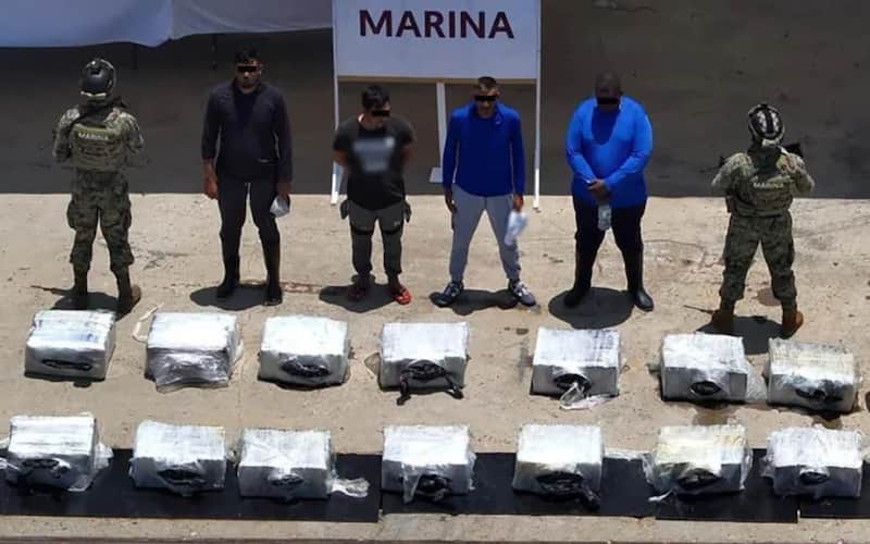 Decomisan media tonelada de droga en el Pacífico El Gabinete de Seguridad aseguró droga y huachicol en costas de Oaxaca
