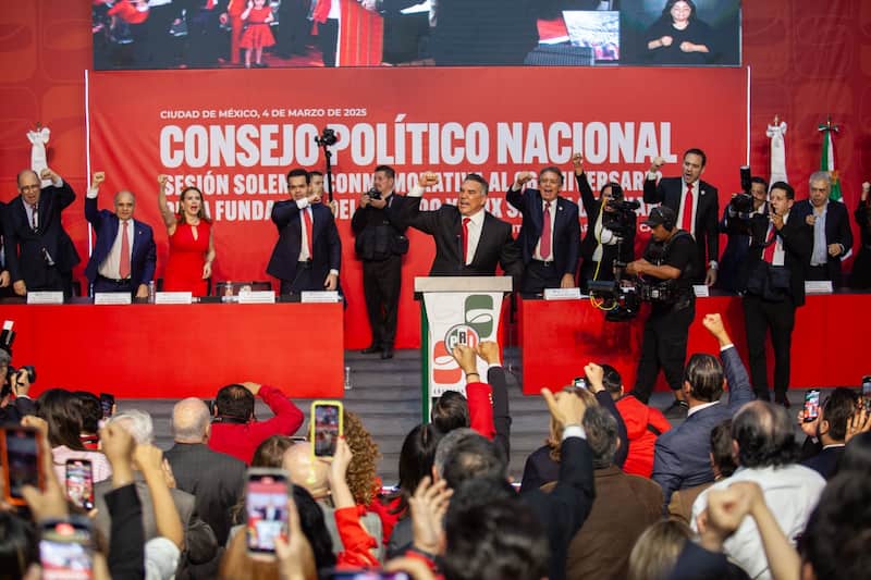 PRI estaría moviéndose rumbo a 2027. Alejandro Moreno encabezó la sesión Solemne conmemorativa al 96 aniversario de la fundación del partido y LXIX Sesión ordinario ur se llevó a cabo en las oficinas centrales del PRI.
FOTO: ANDREA MURCIA /CUARTOSCURO.COM