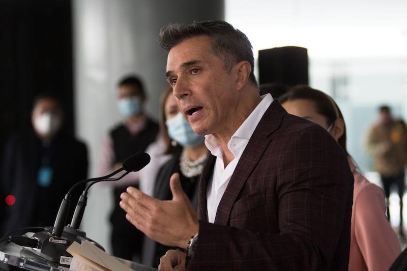 Sergio Mayer, ex diputado federal de Morena, hablo en el Senado de las demandas de tráfico de influencias que interpuso en su contra el actor Héctor Parra. Sergio Mayer