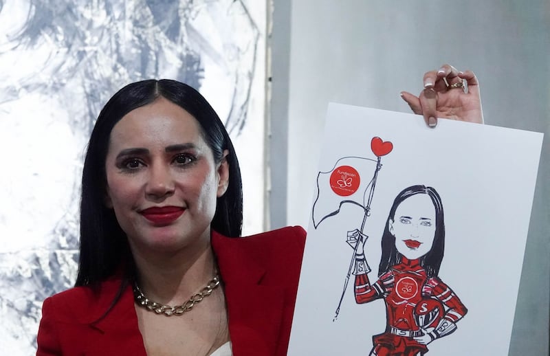 La política y empresaria Sandra Cuevas anunció que no se retira y de quedará en la política con un enfoque social. Sandra Cuevas