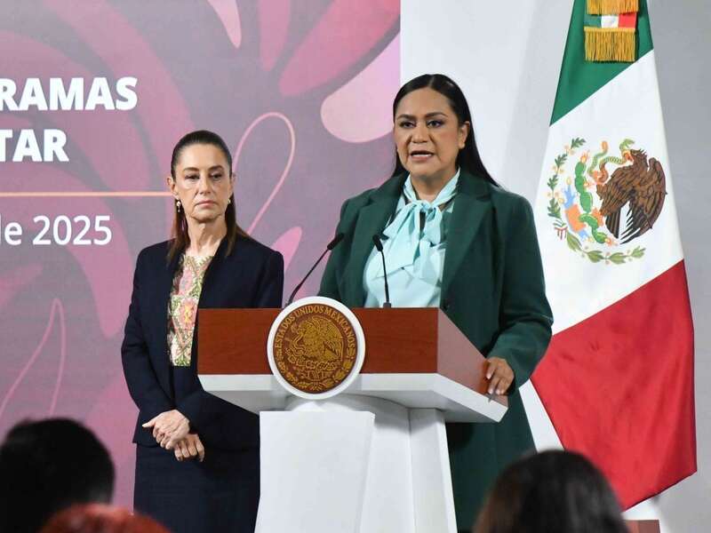 CIUDAD DE MÉXICO, 29SEPTIEMBRE2025.- Ariadna Montiel, secretaria del Bienestar, durante su intervención en la conferencia matutina realizada en Palacio Nacional donde informó las acciones que la secretaría realizará para ayudar a las personas afectadas por las recientes lluvias además del próximo proceso para la entrega de las tarjetas "Pensión Mujeres Bienestar".
FOTO: MARIO JASSO/CUARTOSCURO.COM Secretaría del Bienestar