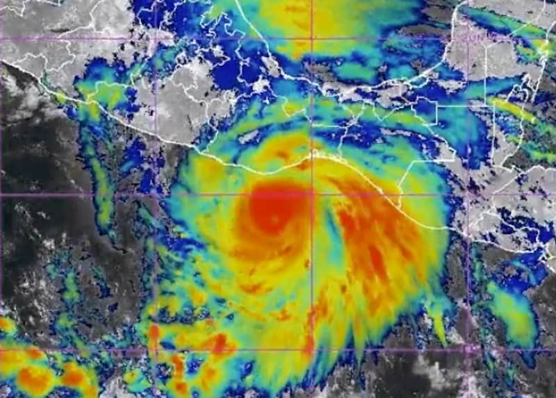 Debido a su rápido crecimiento el huracán Erick tocará tierra como categoría 3. Imágen