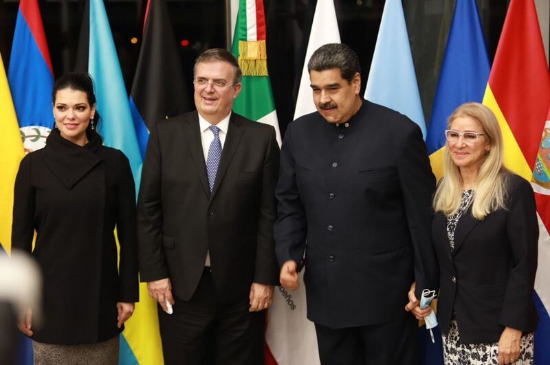 Marcelo Ebrard y Nicolás Maduro