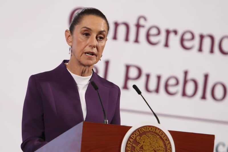 Claudia Sheinbaum anunció que el domingo 9 de marzo en el Zócalo de la capital presentará la respuesta arancelaria y no arancelaria de su gobierno a las medidas comerciales anunciadas por Donald Trump contra México y Canadá. Señaló que se trata de una decisión unilateral del presidente de Estados Unidos. Claudia Sheinbaum anunció que el domingo 9 de marzo en el Zócalo de la capital presentará la respuesta arancelaria y no arancelaria de su gobierno a las medidas comerciales anunciadas por Donald Trump contra México y Canadá. Señaló que se trata de una decisión unilateral del presidente de Estados Unidos.