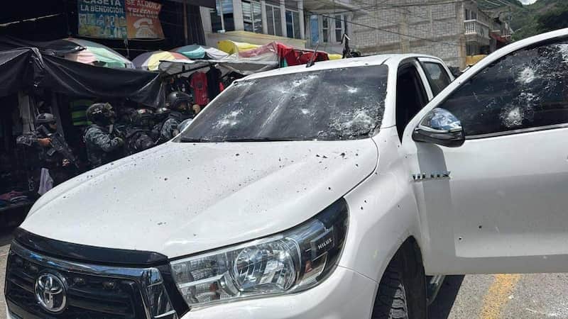 Vehículo en el que los criminales intentaron su escape dentro del país vecino. Imágen