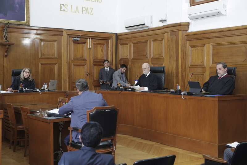 Sala de la Suprema Corte de Justicia de la Nación concede al Comité de Evaluación la suspensión de las actividades hasta resolver los amparos. Sala de la Suprema Corte de Justicia de la Nación