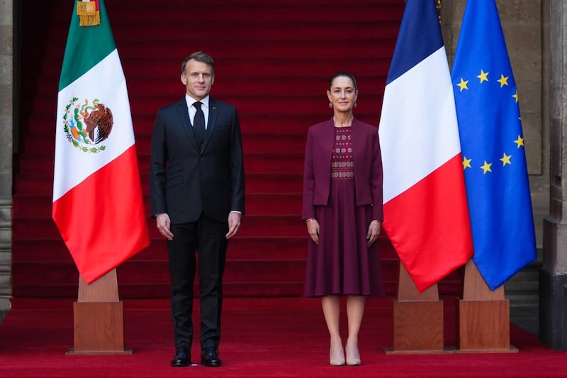 Claudia Sheinbaum, presidenta de México, y Emmanuel Macron, presidente de Francia. Sheinbaum y Macron
