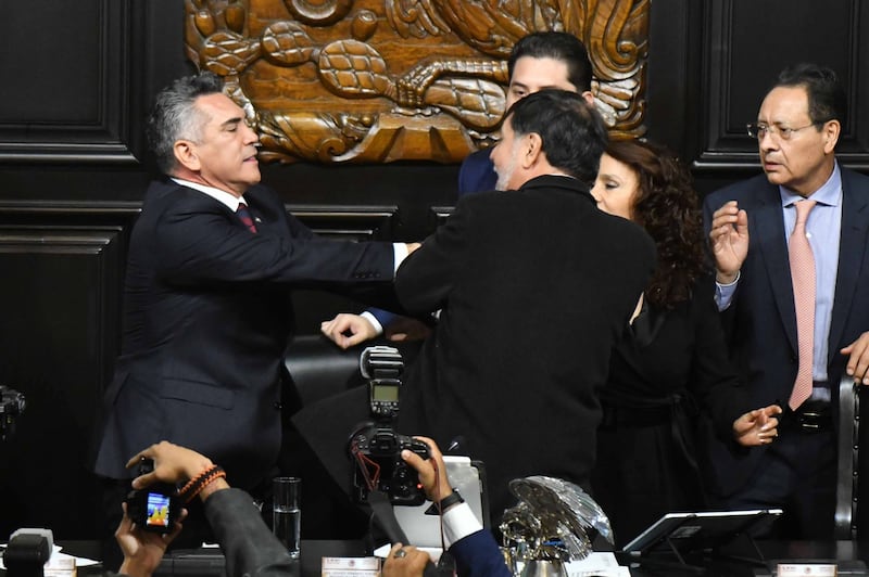 Pelea Alito vs Noroña