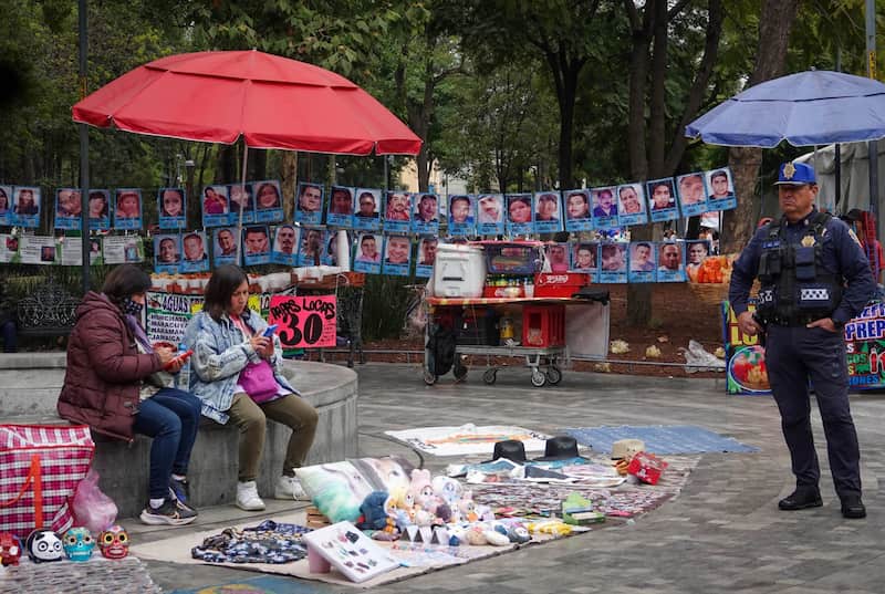 Comercio Ambulante en la CDMX Comercio ambulante al interior de la Alameda Central de la CDMX
