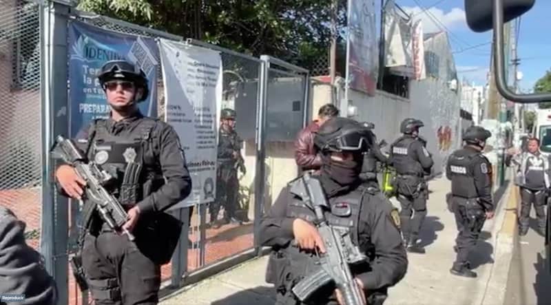 Hombre mantiene rehenes en centro religioso de la CDMX. Hombre mantiene rehenes en centro religioso de la CDMX.